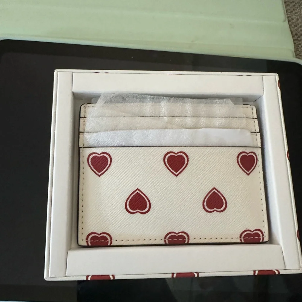 Kate Spade Madison Heartfelt Geo Cream & Red  Card Holder New in Gift Box